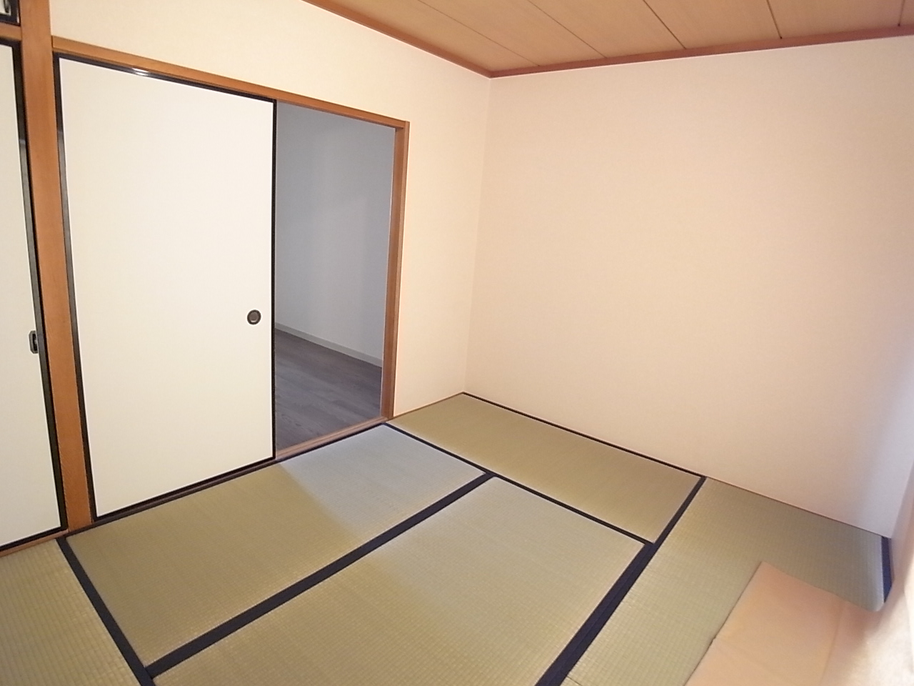 Living and room. Tatami of Omotegae is Yes and of course! 