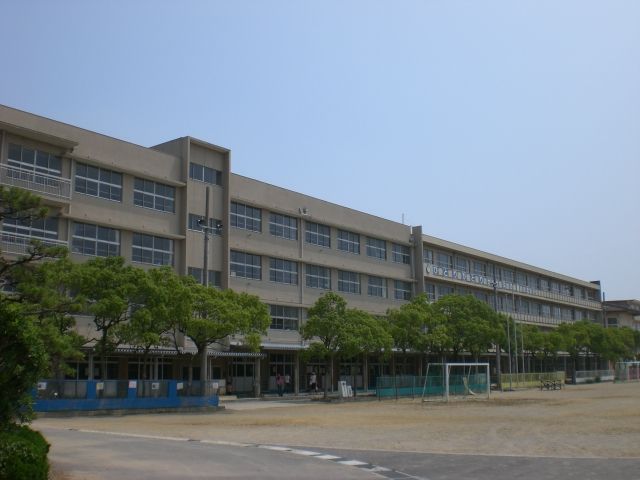 Primary school. 1600m until the Municipal North Elementary School (elementary school)