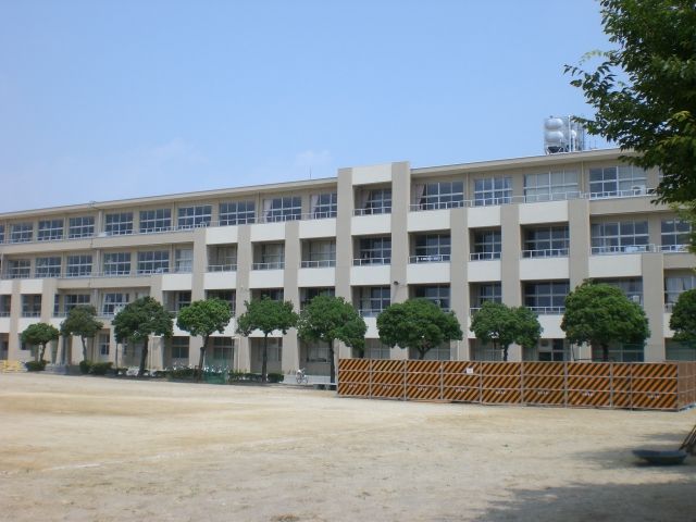 Junior high school. 1200m until the municipal north junior high school (junior high school)