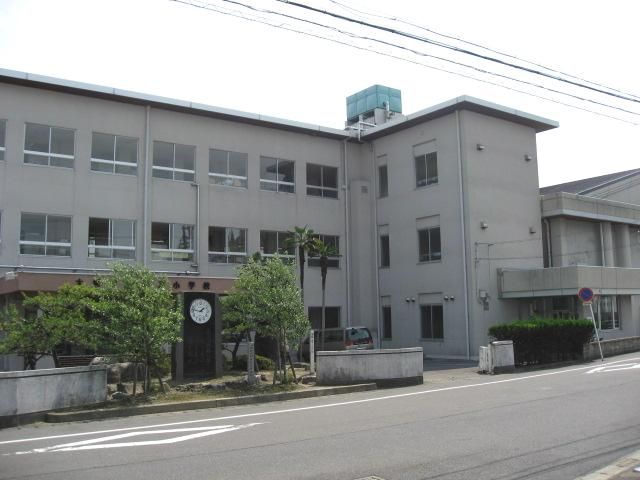 Primary school. 840m up to municipal Yasui Elementary School (elementary school)