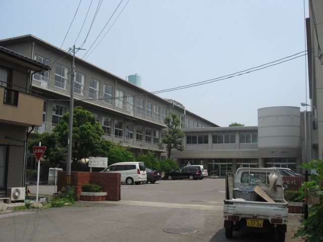 Junior high school. 1900m until the municipal south junior high school (junior high school)