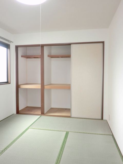 Living and room. This modern tatami rooms. 