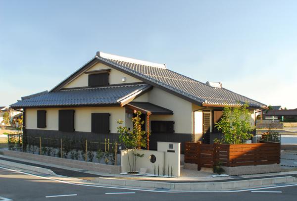 Model house photo. Couple to enjoy living with two people, "a final habitat," the same site for a two-family living together, "away", "sum Ver single-story" (detached spec 8-91)