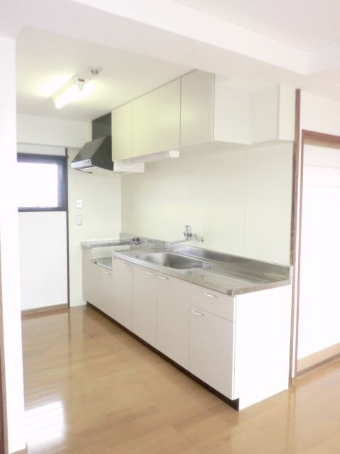 Kitchen. Spacious cooking space