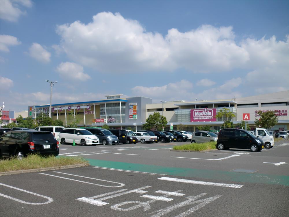 Shopping centre. 1100m until the ion Town Ogaki