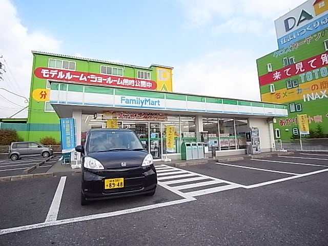 Convenience store. FamilyMart this now store up to (convenience store) 661m