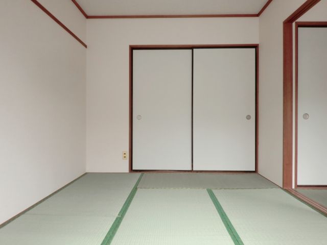Living and room. A serene Japanese-style. 