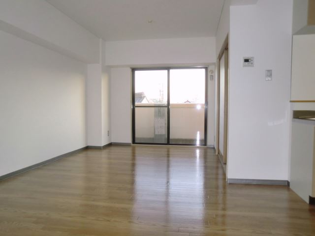 Living and room. Wide ~ There living is also freely placement of furniture appliances. 