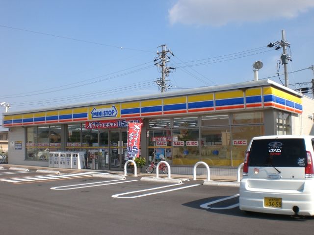 Convenience store. MINISTOP up (convenience store) 390m