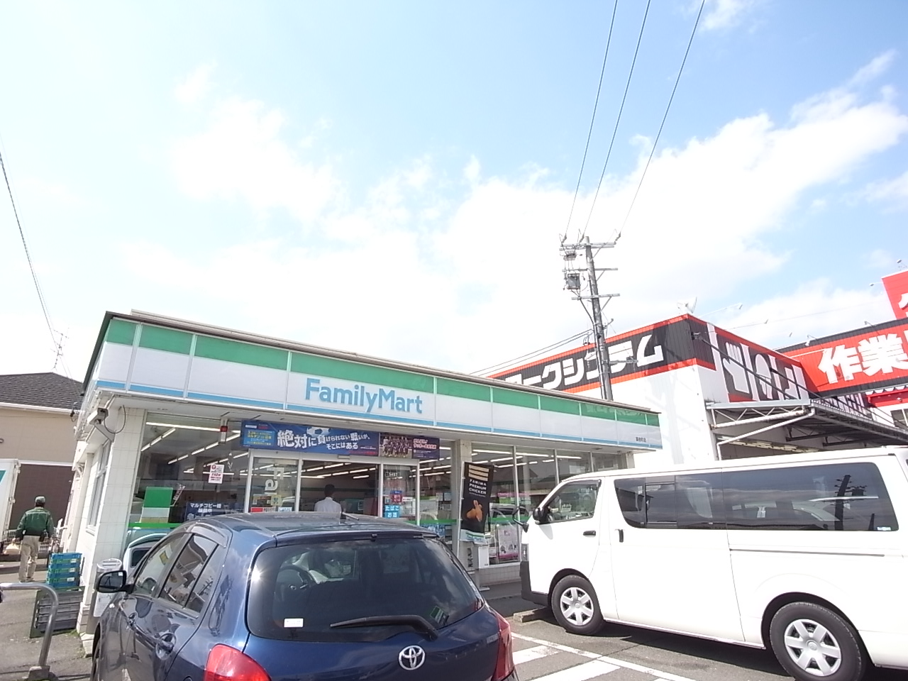 Convenience store. 752m to FamilyMart Tsukizute the town store (convenience store)
