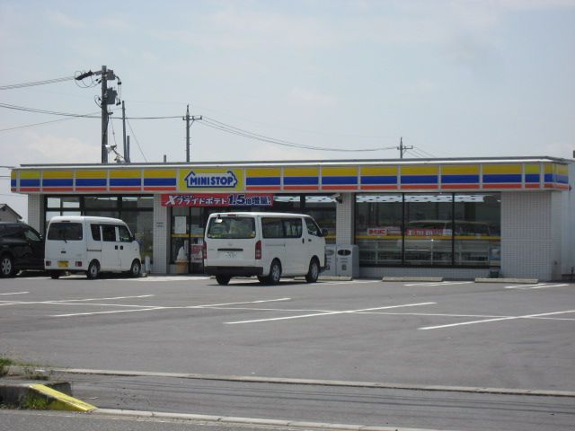 Convenience store. MINISTOP up (convenience store) 680m