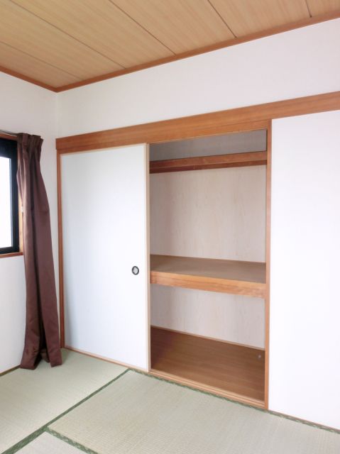 Receipt. Wide with storage also in Japanese-style room! 