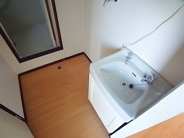 Washroom. Wash basin ・ There is also Laundry Area. 