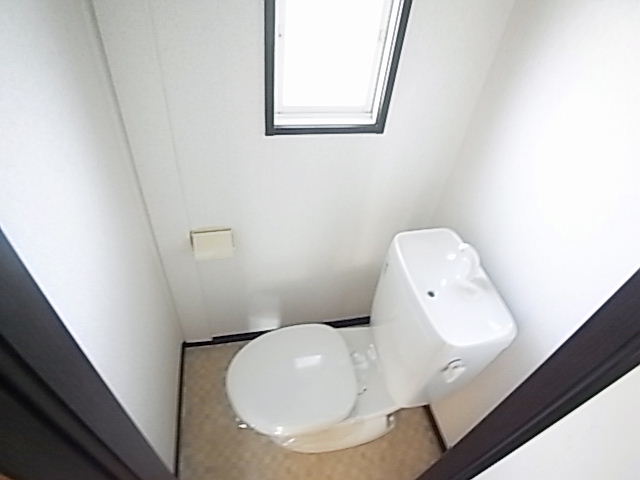 Toilet. Even better ventilation day with a window. 