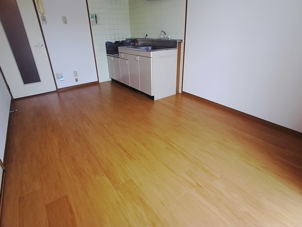Living and room. It is also likely space to put a cupboard or refrigerator ☆ 