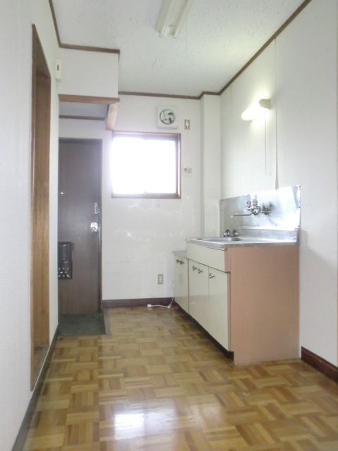 Kitchen. Spacious cooking space