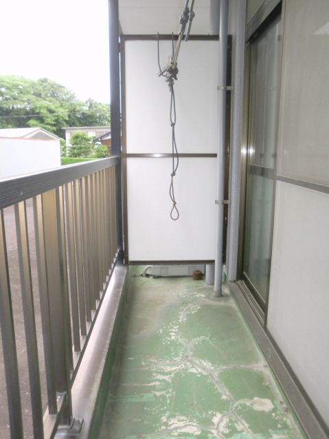 Balcony. Laundry is also often dry likely