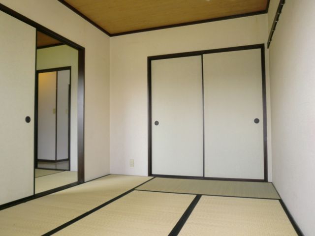 Living and room. A Japanese-style storage. 