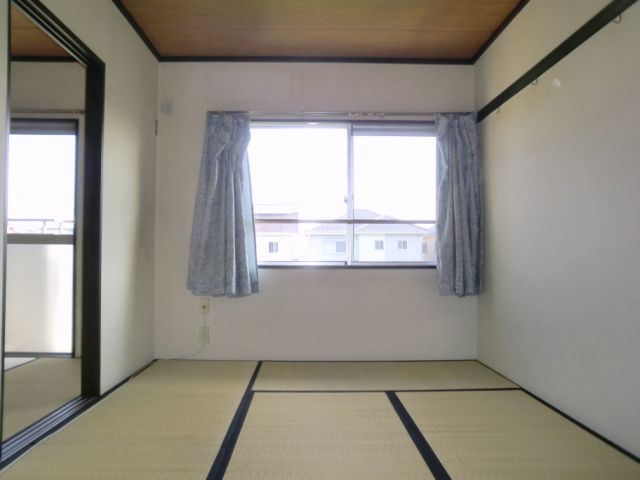 Living and room. Minami Japanese-style writing daylight difference. 