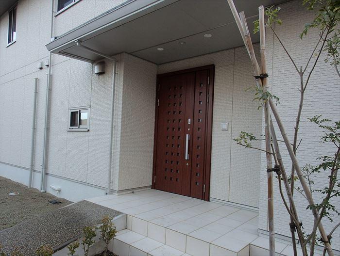 Entrance. Entrance porch