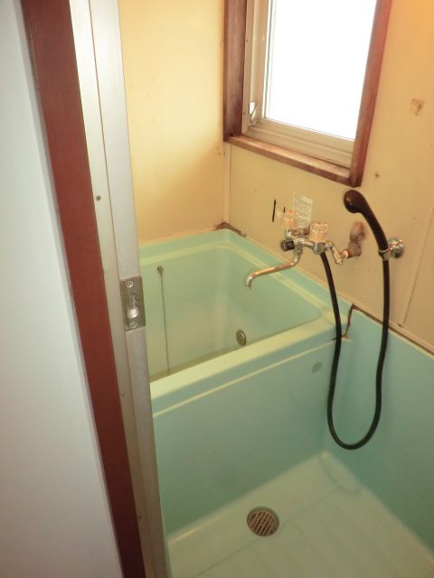 Bath. It is a good small window There is also a ventilation. 