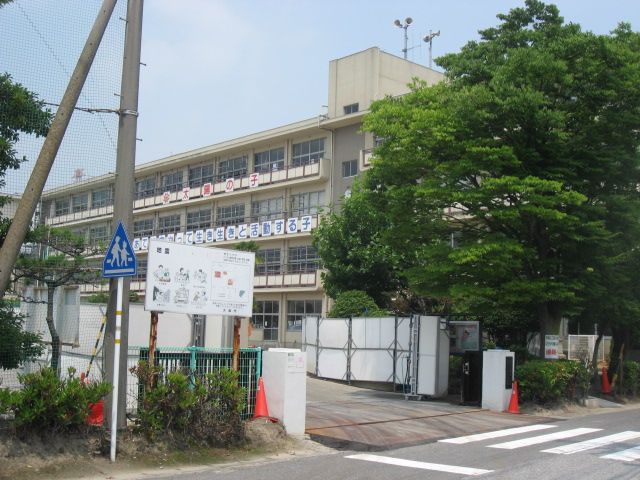 Primary school. Municipal Shizusato up to elementary school (elementary school) 840m