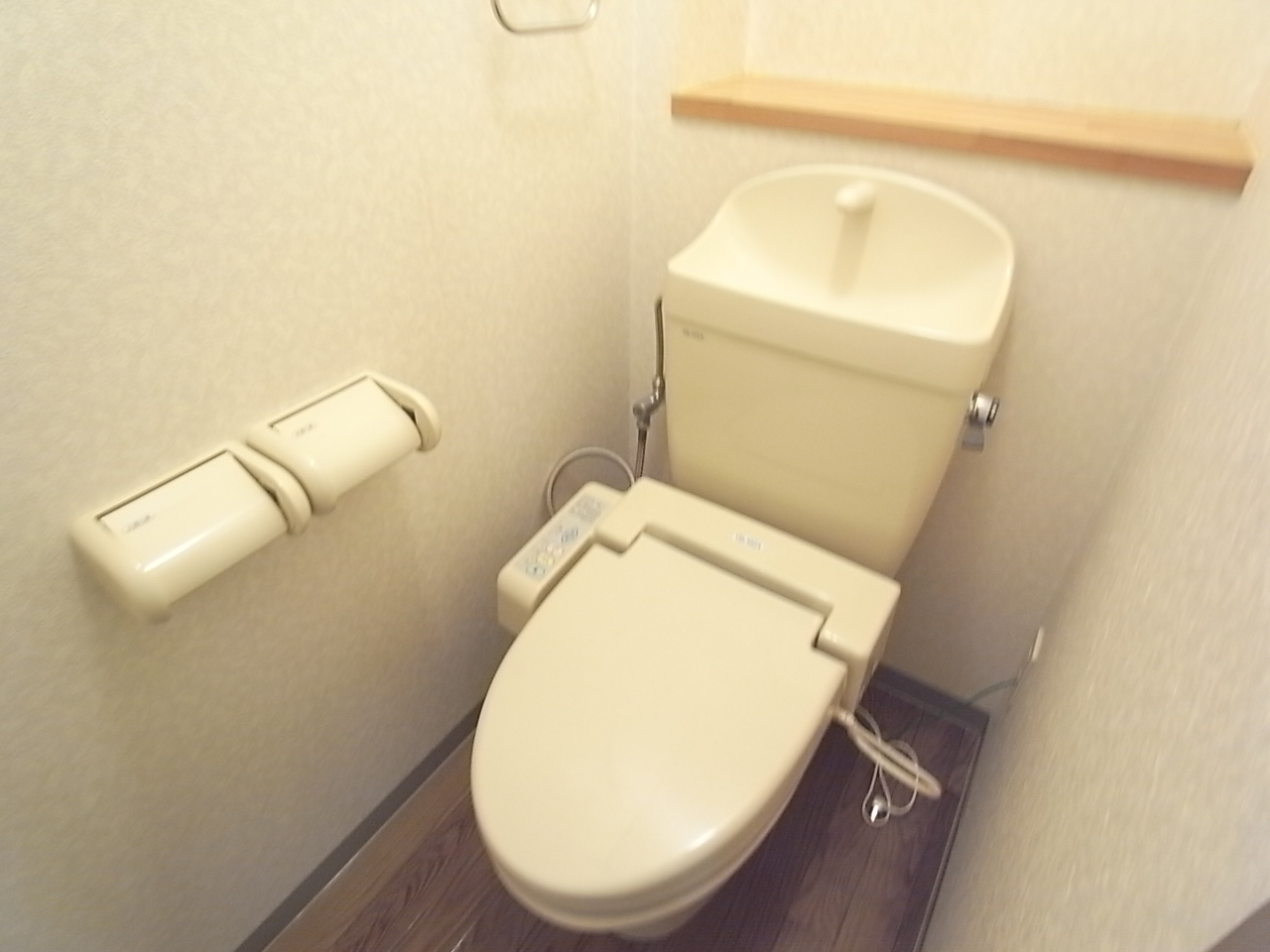 Toilet. Comfortable with warm water washing toilet seat to the toilet! ! 