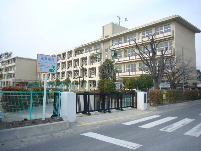 Primary school. 1300m to Ogaki Tatsunaka River Elementary School