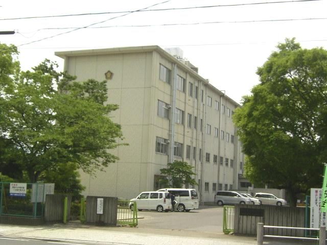 Primary school. 320m to City East Elementary School (Elementary School)