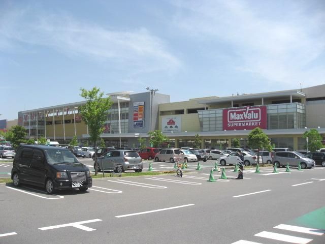 Shopping centre. 400m until ion Town Ogaki (shopping center)