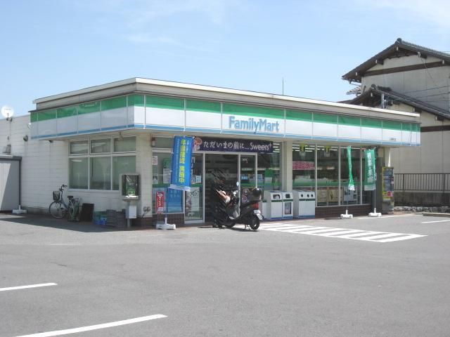 Convenience store. 80m to Family Mart (convenience store)