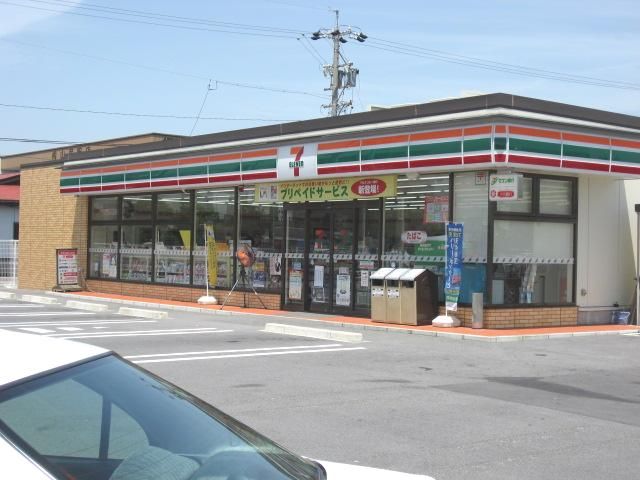 Convenience store. 430m to Seven-Eleven (convenience store)