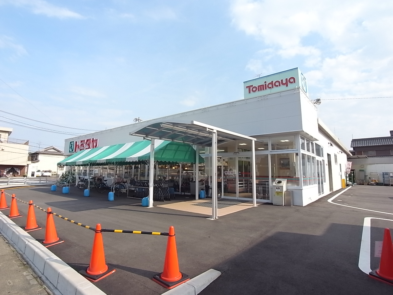 Supermarket. Tomidaya inn land store up to (super) 2010m