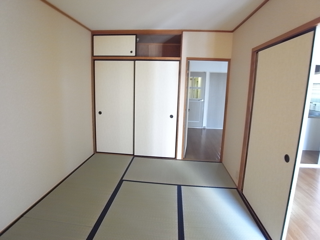 Living and room. Japanese-style room 6 quires