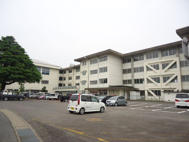 Junior high school. 1200m until the Municipal Small Kaneda junior high school (junior high school)