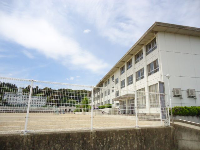 Primary school. 2200m until the Municipal Tahara elementary school (elementary school)