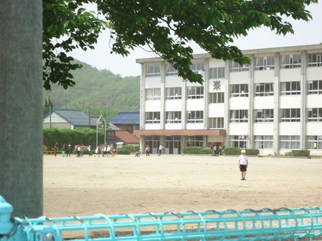 Primary school. Municipal Asahigaoka up to elementary school (elementary school) 2000m