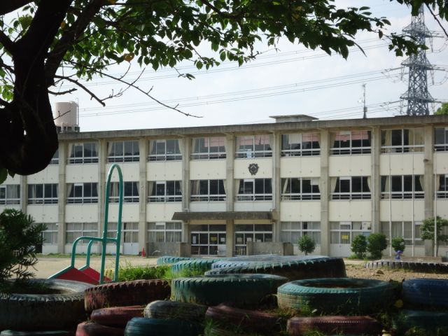 Primary school. Municipal Shimouchi up to elementary school (elementary school) 1500m