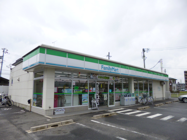 Convenience store. FamilyMart institutions Heisei through store up (convenience store) 1003m