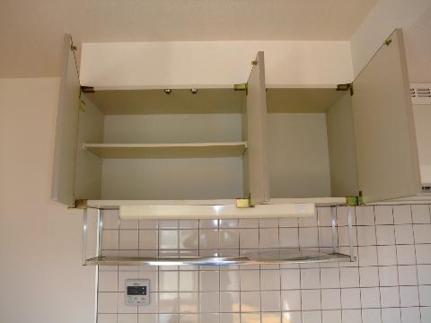 Other room space. Kitchen hanging cupboard