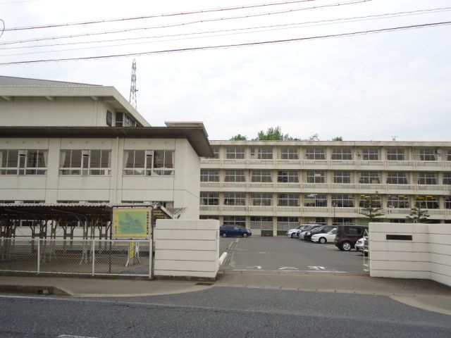 Junior high school. City Midorigaoka until junior high school (junior high school) 2100m