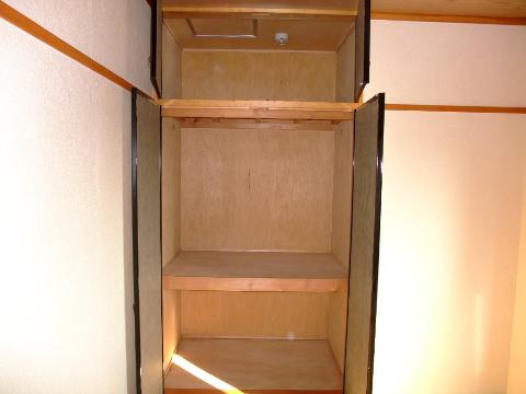 Other room space. Japanese-style storage