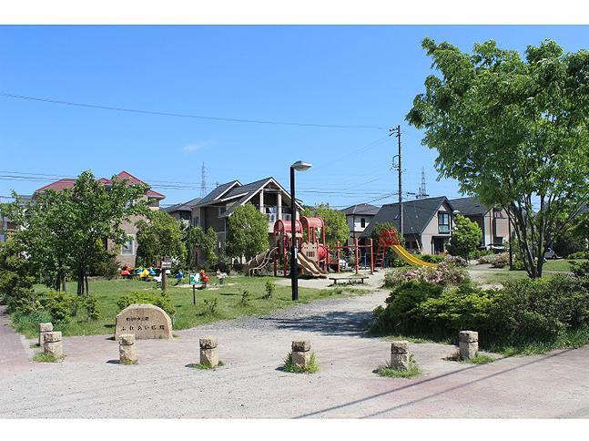 Approximately 10,000 3300 sq m  ・ Vast Central Park Higashiyama boasts a 4000 square meters more than. Colorful kinds rich playground equipment and security cameras have been installed "Friendship Square" is a lot of playground for children to gather