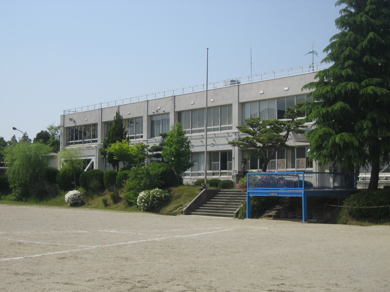 Primary school. Tajimi Tatsuminamihime to elementary school (elementary school) 1165m