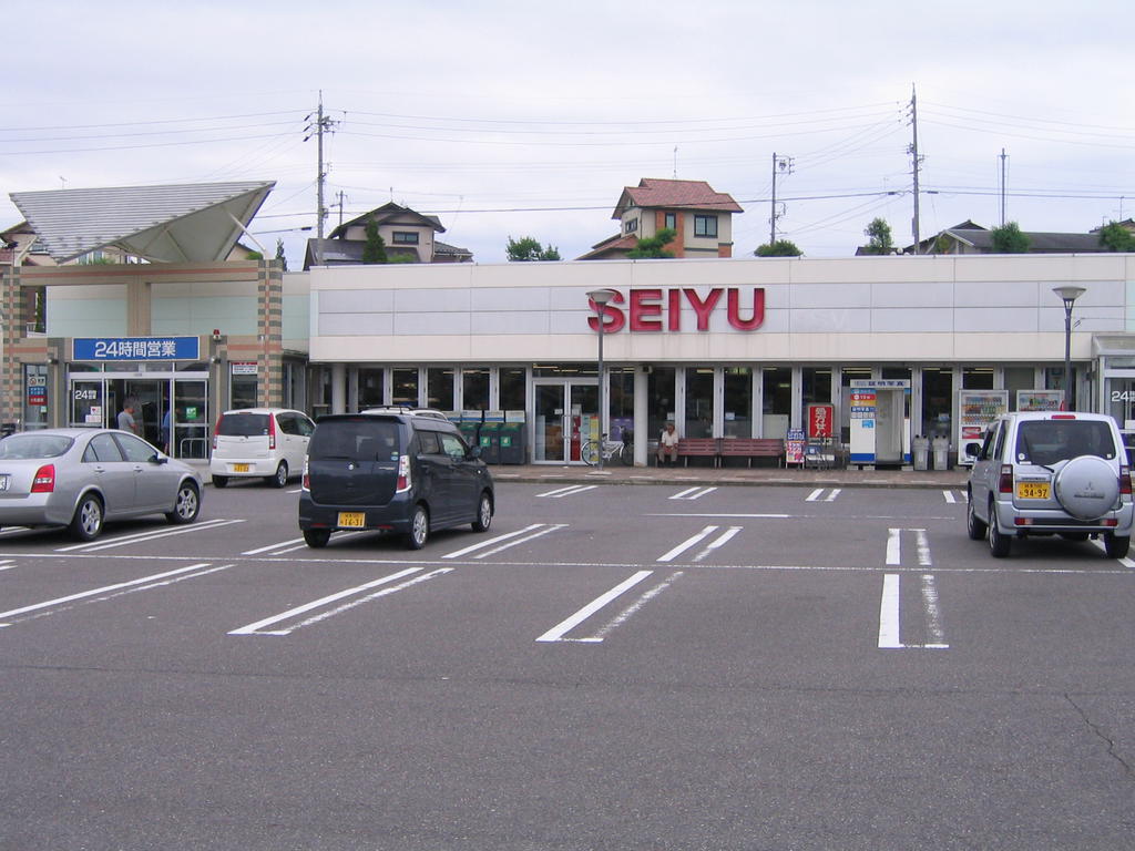 Supermarket. Seiyu Takiro store up to (super) 763m
