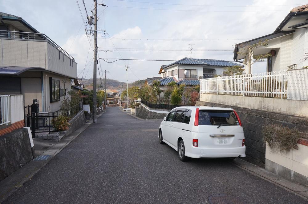 Local photos, including front road. Front road about 6m public roads: local (12 May 2012) shooting