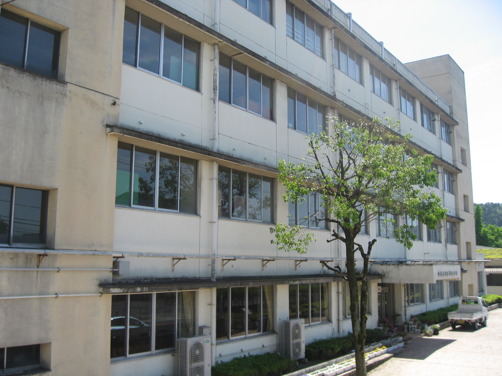Primary school. Tajimi 537m to stand Showa elementary school (elementary school)