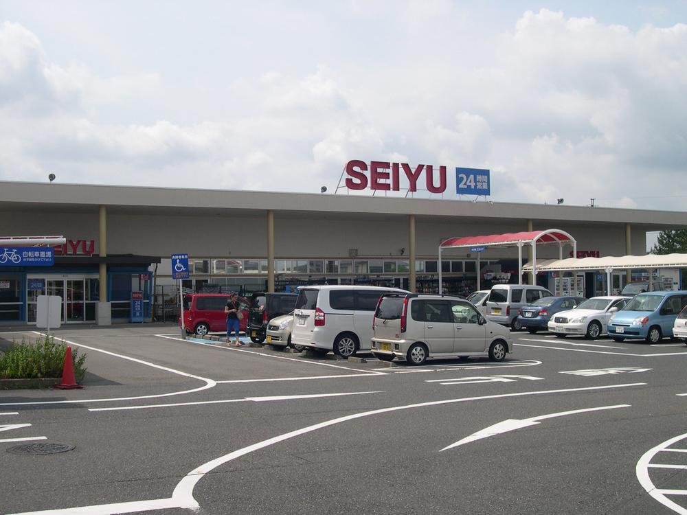 Supermarket. Such as 2700m grocery and daily necessities to Seiyu are aligned (24-hour)