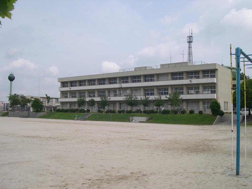 Primary school. Hokuei until elementary school 2300m