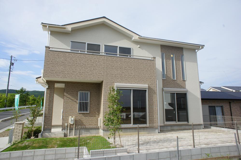 Local appearance photo. 100-7 compartment appearance Atrium attractive connecting the LD and the second floor living room.  Bright and airy space boasts. 